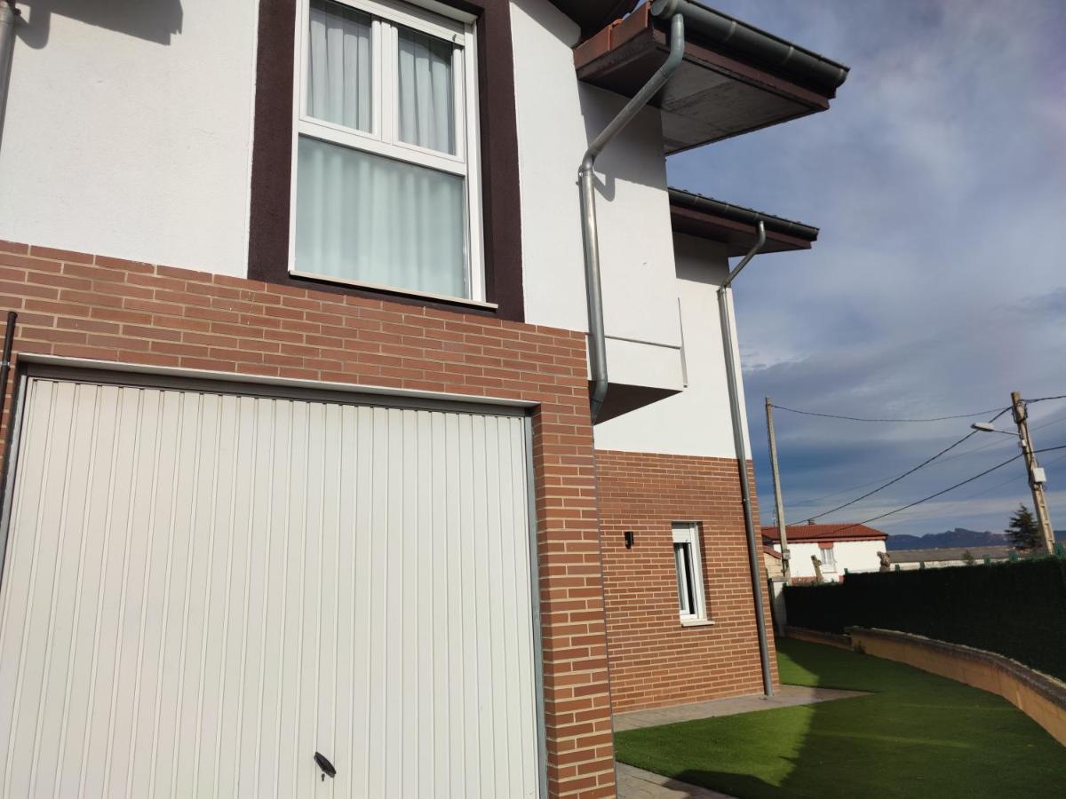 Chalet Con Amplio Jardin カサラレイナ エクステリア 写真